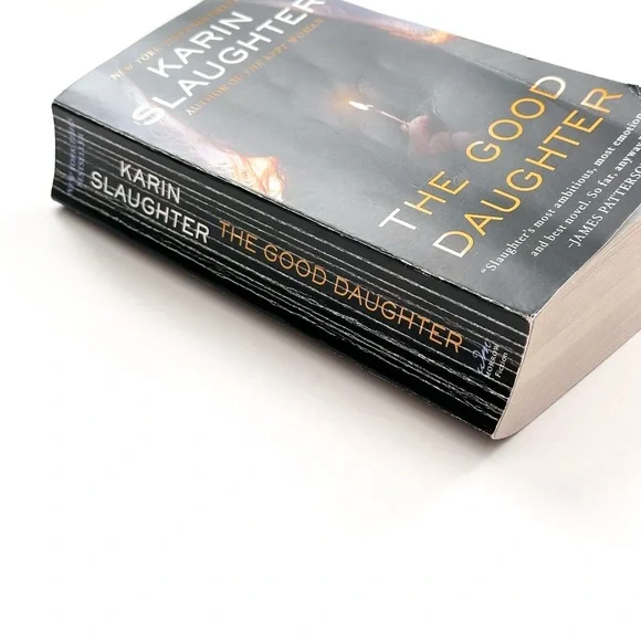 Karin Slaughter 'The Good Daughter' Paperback - Picture 3 of 3